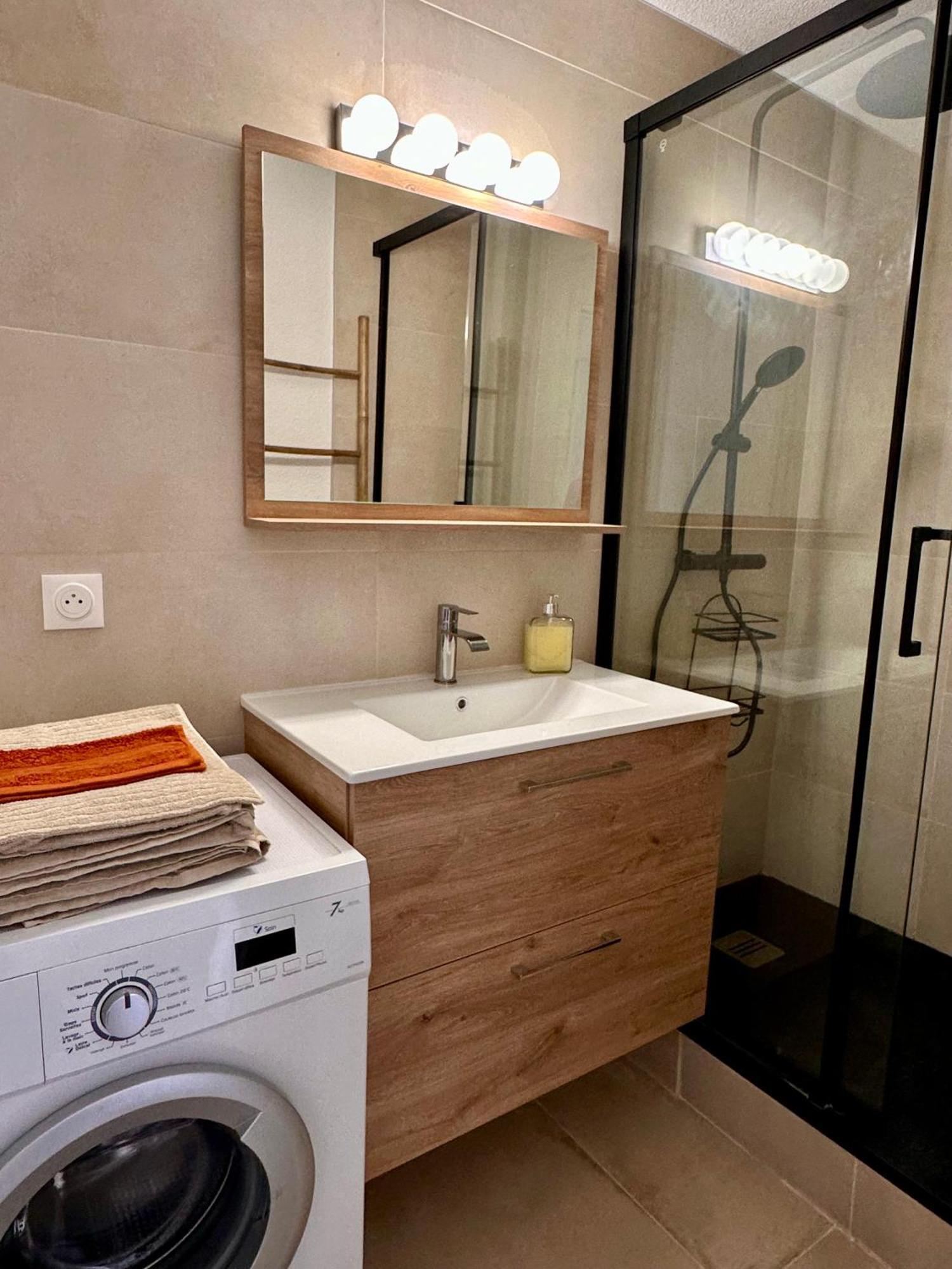 Evasion Setoise - Appartement Avec Balcon Vue Marina, Climatise, Parking - Situe A 200M De La Plage Sete Exterior photo